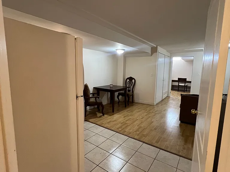794 Khan Cres #BASEMENT — Photo 2