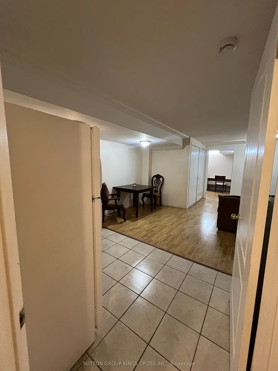 Building Photo - 794 Khan Cres #BASEMENT