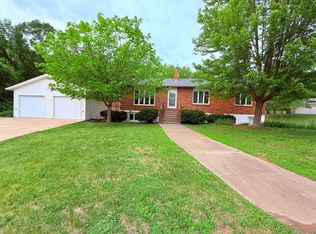 510 Lakeview Dr, Lamoni, IA 50140