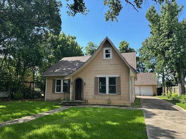 1st image of 3115 Woodrow Dr