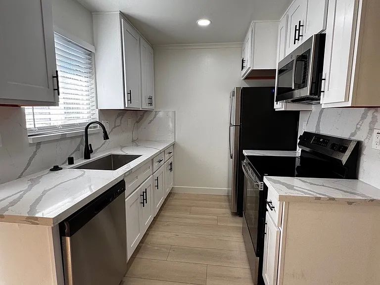 1133 Paloma Ave #4 — Photo 6