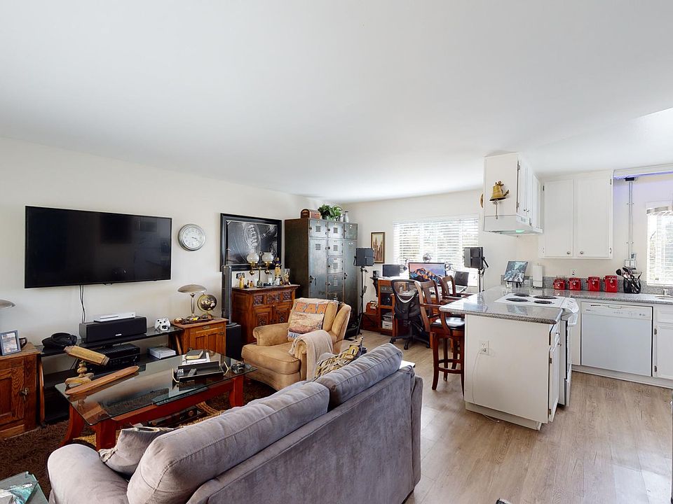 Living Room is like a Great Room, Kitchen views directly into the living room