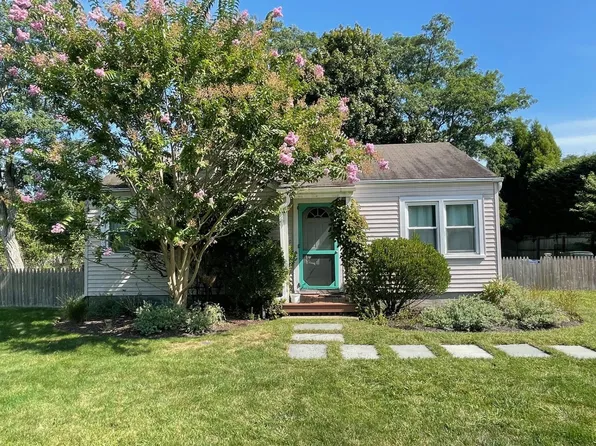 30 Maple St, Westhampton Beach, NY 11978