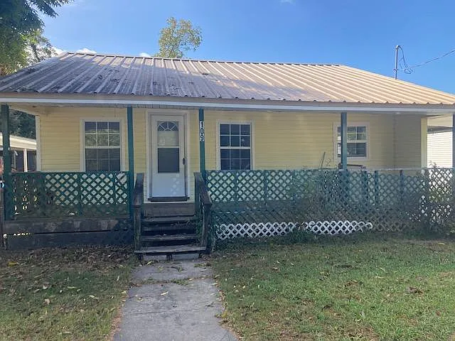 3 bed, $1,200 — Photo 1