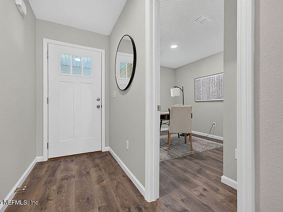 3rd image of 821 JACKSON Road