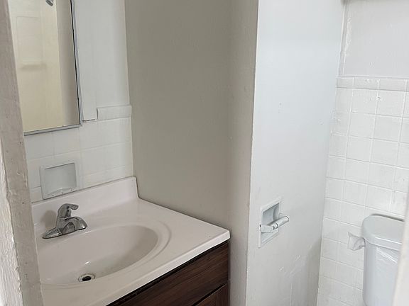 2nd image of 1720 Saint Charles Rd APT 1