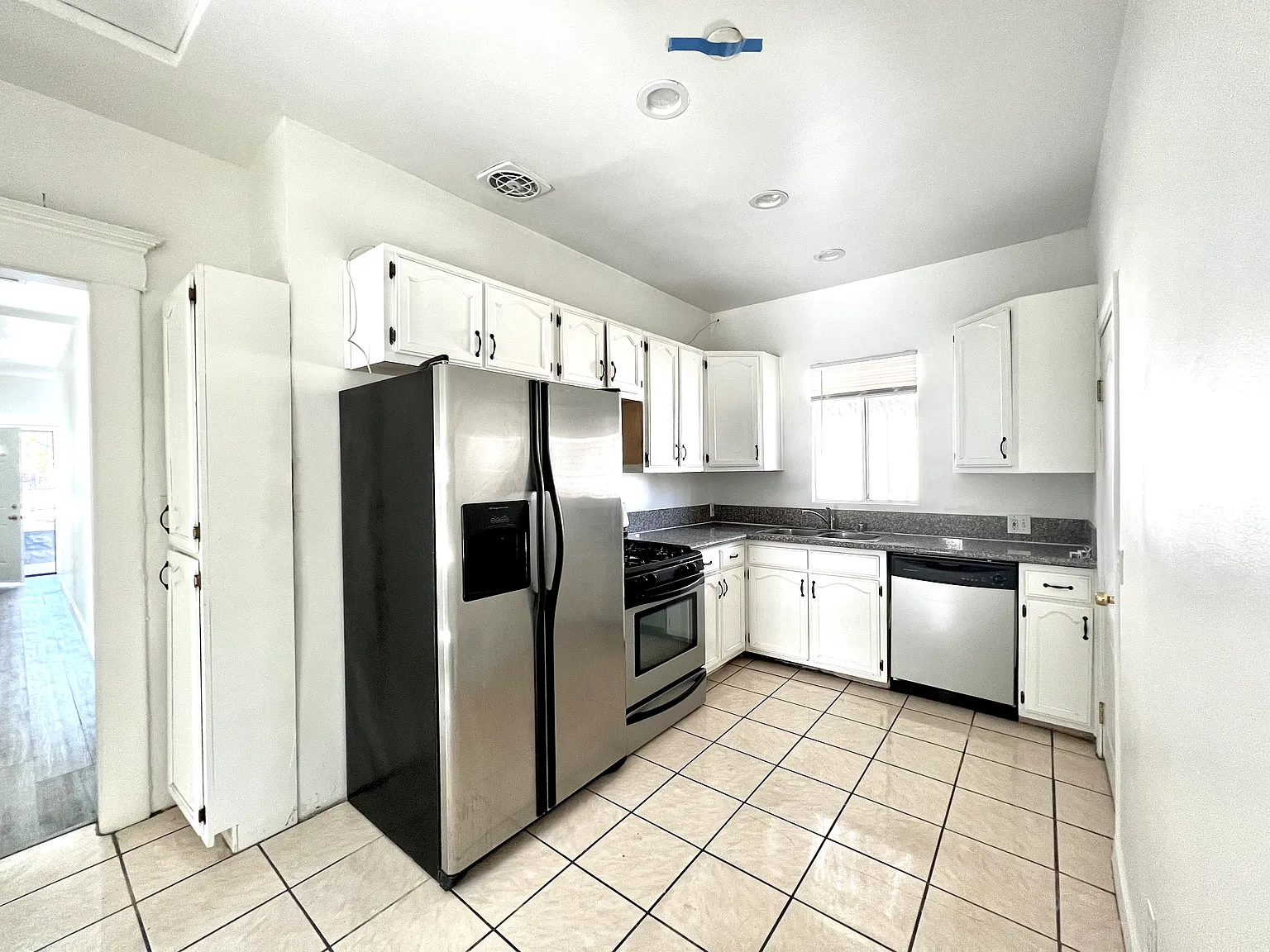 1142 W 35th St — Photo 1
