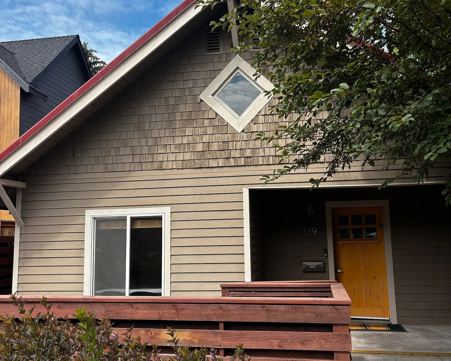 Ideal Duplex on NW Broadway with Parking — Photo 2