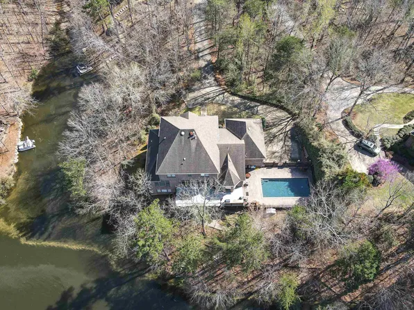 800 Lake Colony Cir, Vestavia Hills, AL 35242