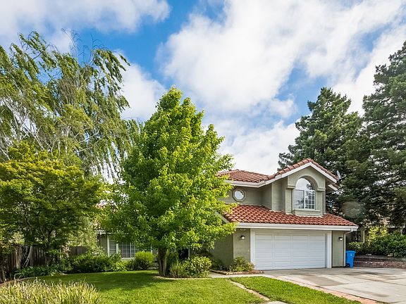3rd image of 434 Britannia Dr
