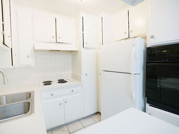 4th image of 1200 S Wooster St #203