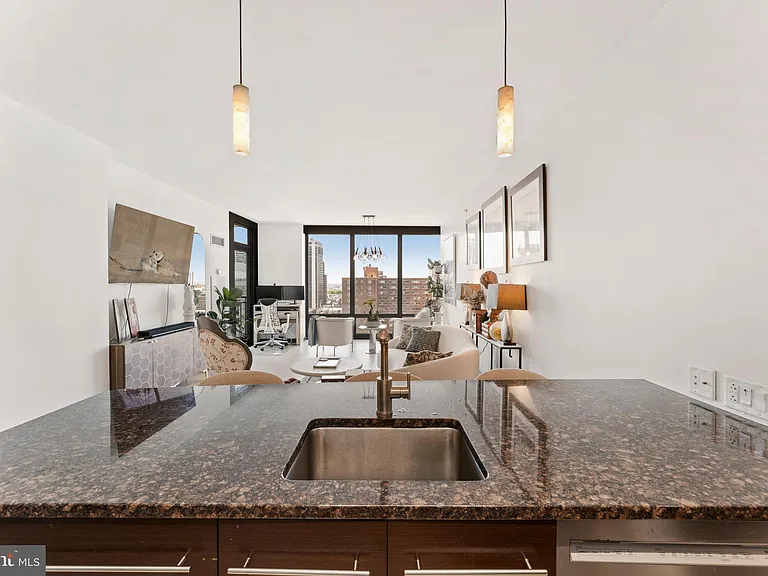 2101 Market St #1505 — Photo 6