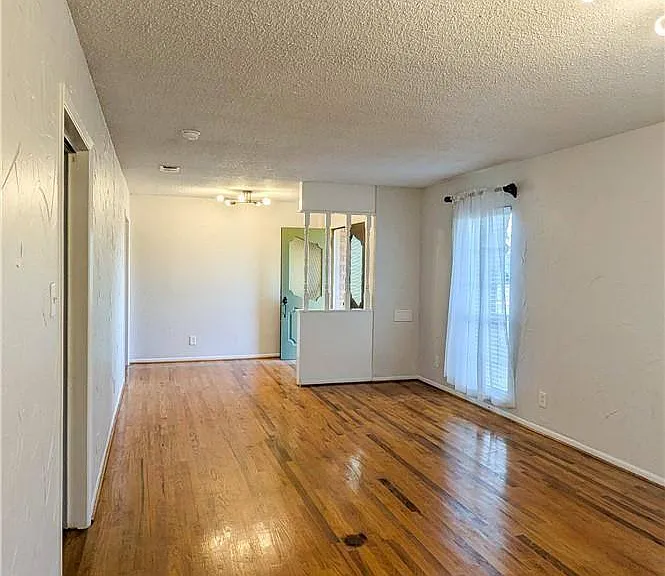 1122 W 6th St — Photo 8
