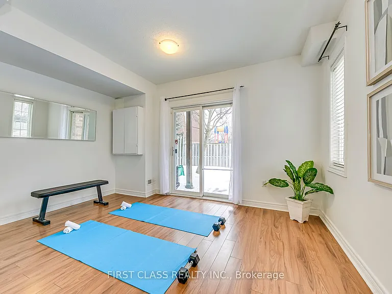 1128 Dundas St W #25 — Photo 35