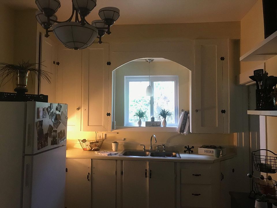 1st image of 454 Park St