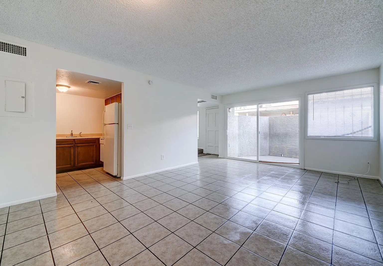 2 bed, 1.5 bath, 1036 sqft, $1,395 — Photo 1