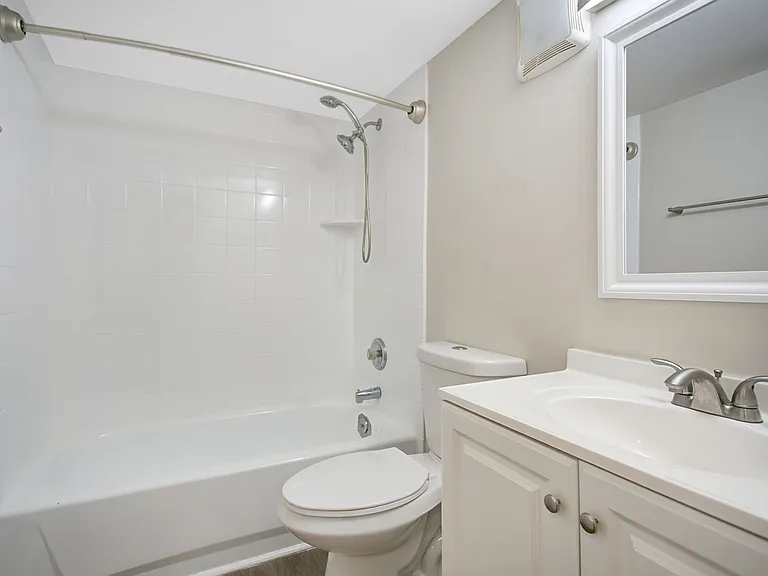 629 E Church St — Photo 10