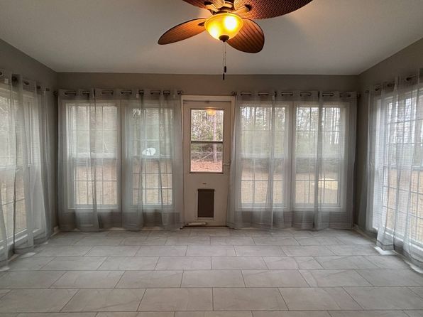 538 W Fairfield Rd, Dillon, SC 29536