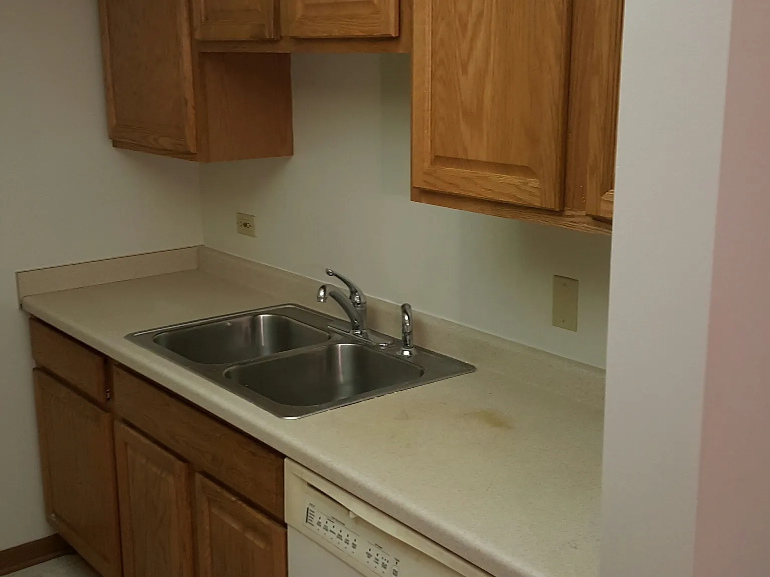 2 bed, 900 sqft, $1,700 — Photo 1