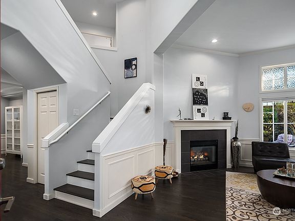4th image of 23121 SE 26th Place