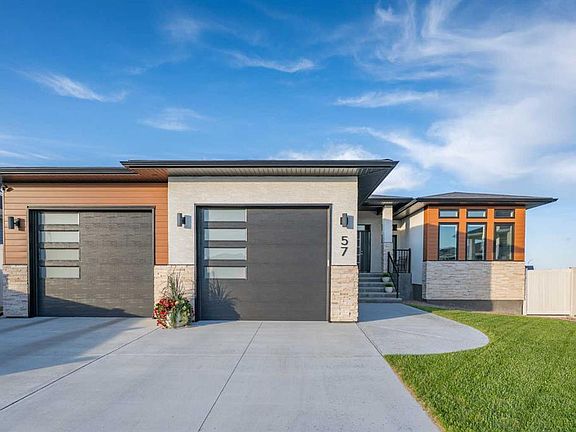 2nd image of 57 Hamptons Close SE
