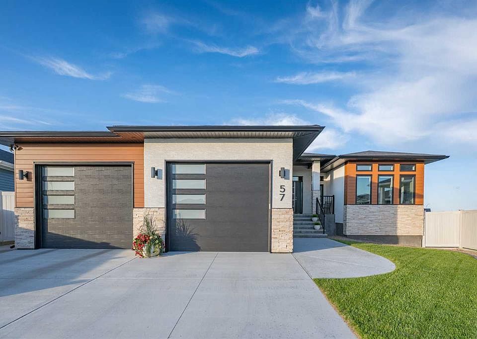 1st image of 57 Hamptons Close SE