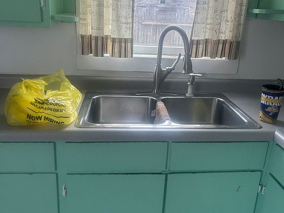 4th image of 411 Stafford St