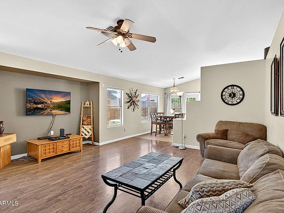 4th image of 17 E MAYFIELD Drive