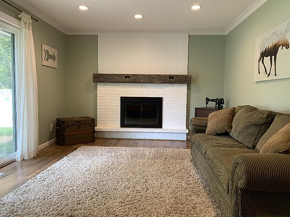 4th image of 1869 N Cambridge Pl
