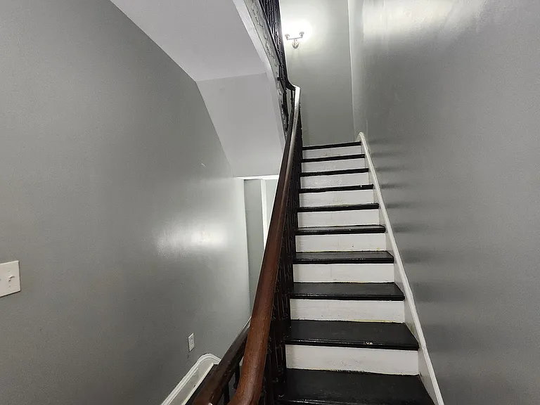 1411 W Lombard St — Photo 8