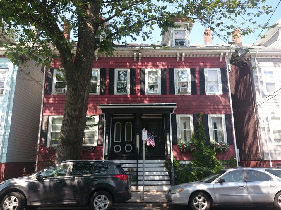 1st image of 605 NW School St