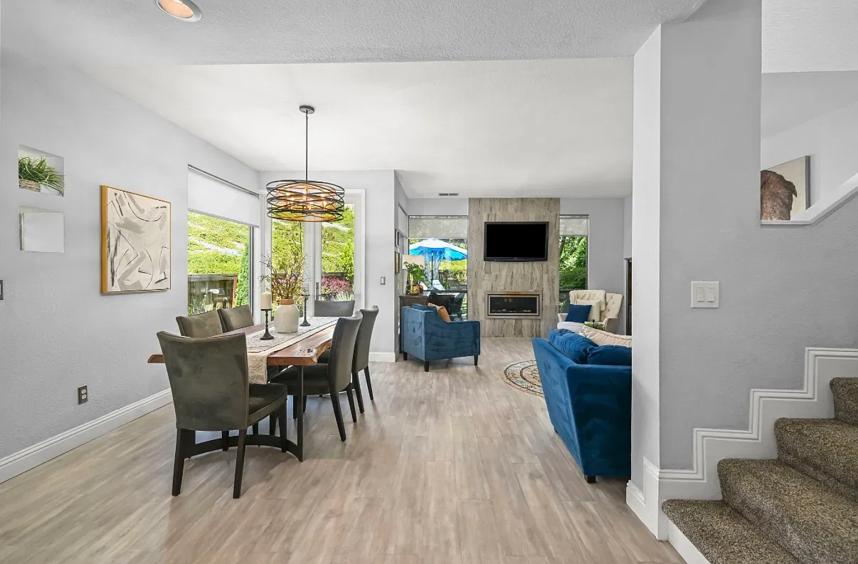 3 bed, 1717 sqft, $4,650 — Photo 2