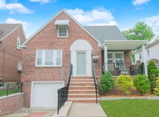 160 Westcott Blvd, Staten Island, NY 10314