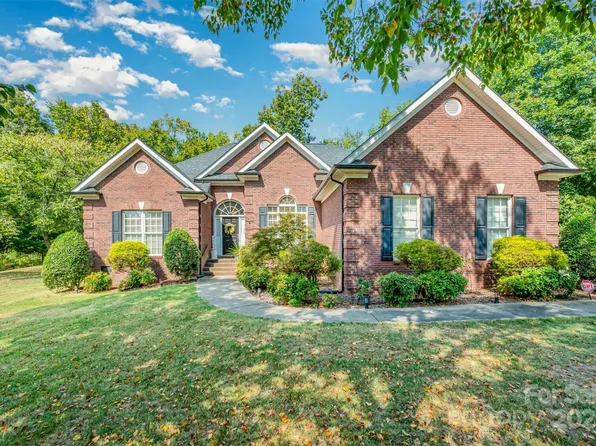 3757 Ayrshire Ct, Harrisburg, NC 28075