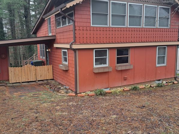 1065 Mountain View St