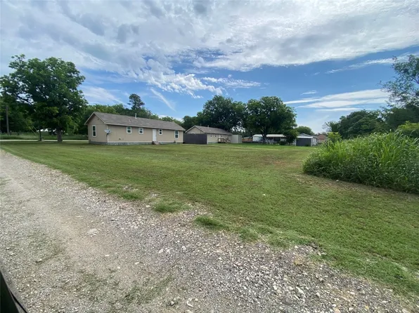 305 W Alley St, Perrin, TX 76486