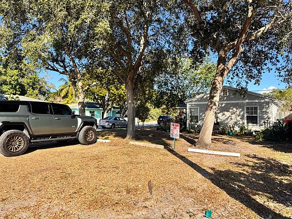 5th image of 717 8th Avenue N