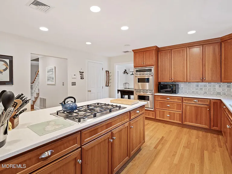 2163 Village Rd — Photo 11