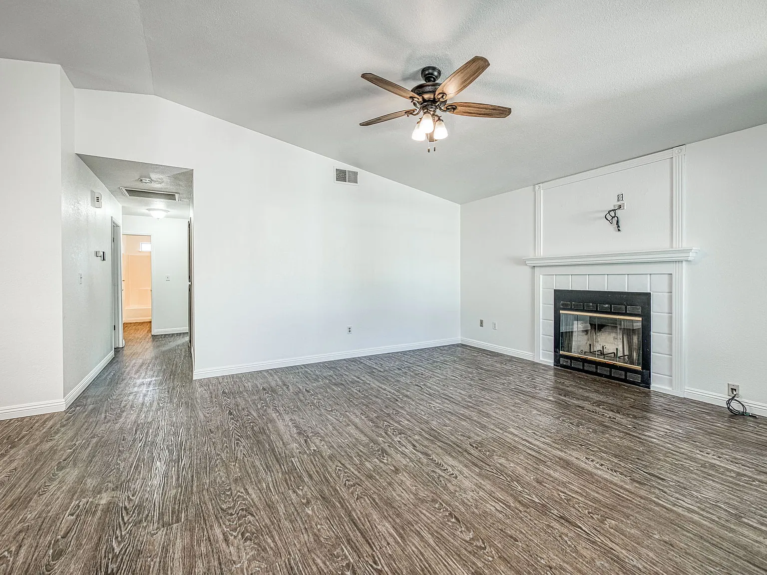 3 bed, 1360 sqft, $2,600 — Photo 4