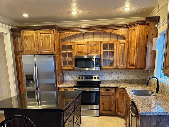 4th image of 58 W 300th St N