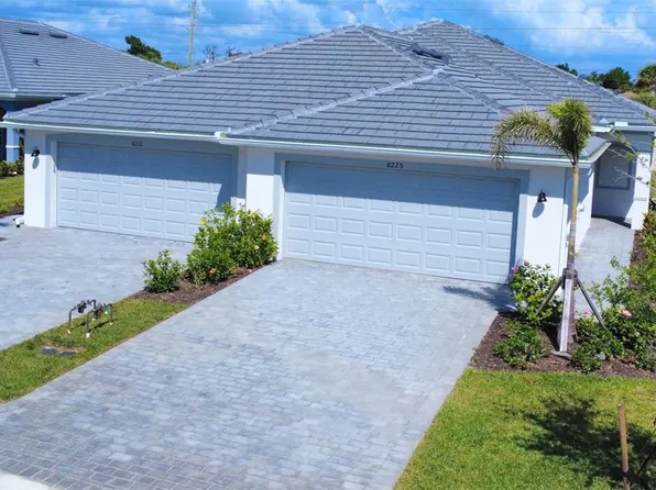 8225 Shore Lake Dr, Englewood, FL 34224