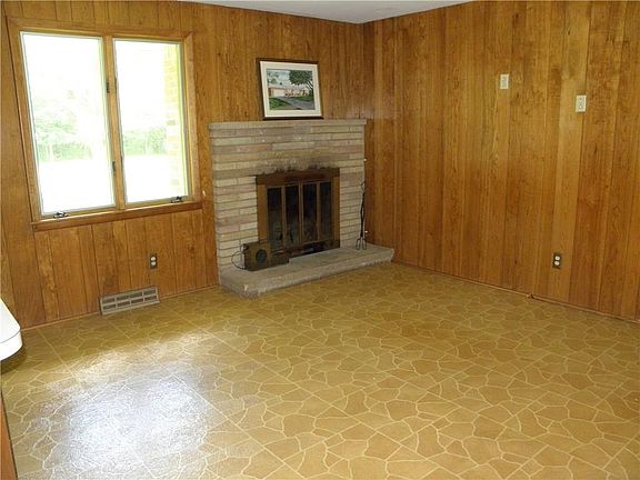 3rd image of 70 Sunset Dr