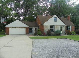 176 Ridgeview Dr, Seven Hills, OH 44131