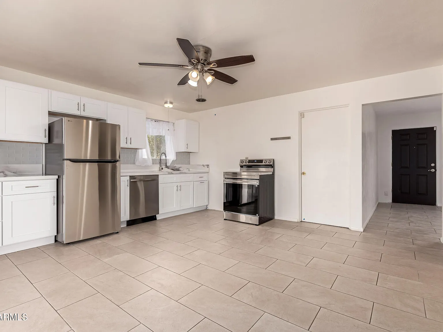 3 bed, 2.0 bath, 2023 sqft, $2,195 — Photo 3
