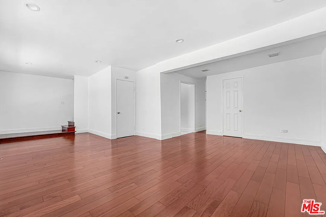 2 bed, 3.0 bath, 2100 sqft, $3,200 — Photo 3