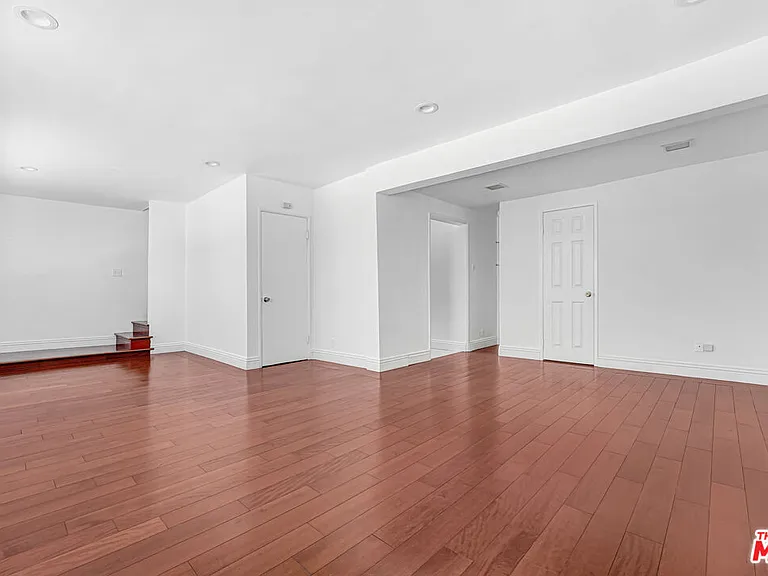 7139 Hawthorn Ave #3 — Photo 3