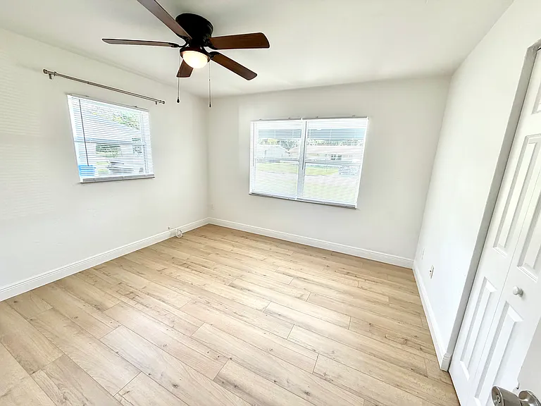 235 SE Madison Cir N — Photo 14