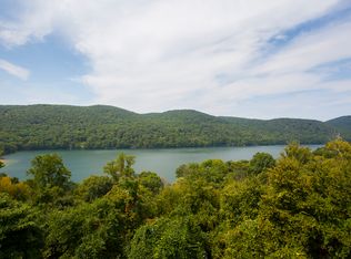 1B Inglenook Rd, New Fairfield, CT 06812