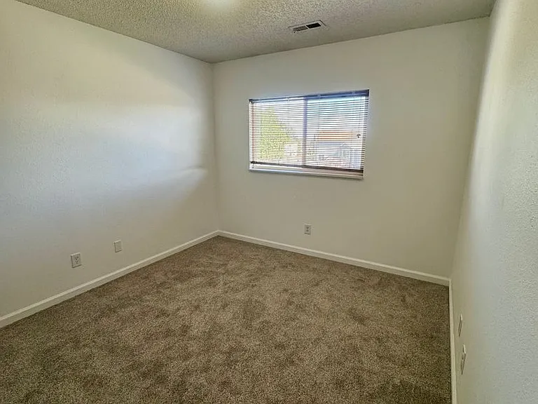 1125 Lindstrom Dr — Photo 22