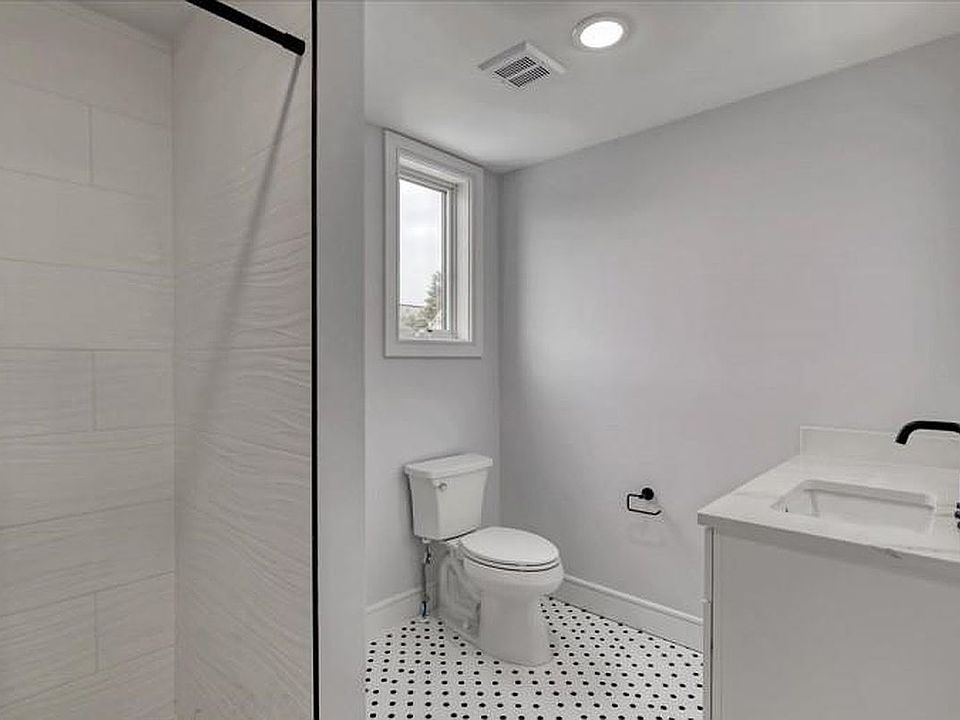 1st image of 108 Oak St #2